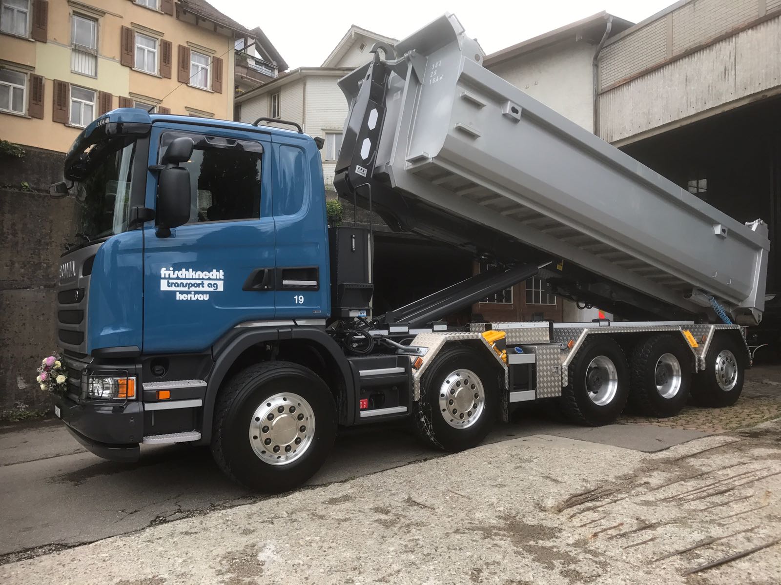 Abrollkipper SAURIER 32TR80, Frischknecht Transport AG