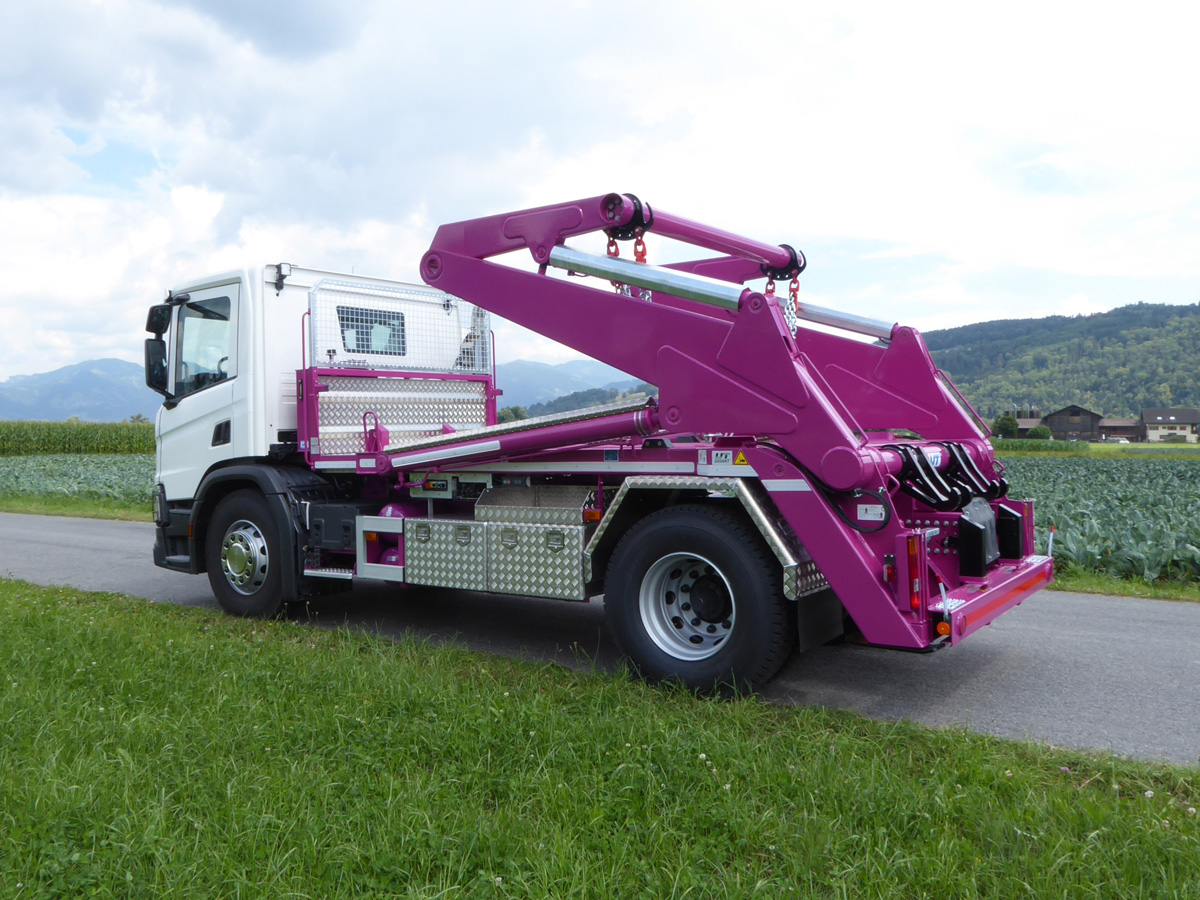 Knickarm-Absetzkipper GIGANT 18K Comfort - Scania