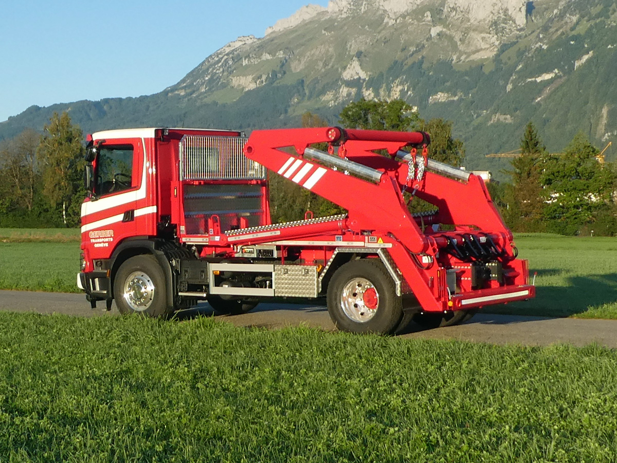 Knickarm-Absetzkipper GIGANT 18K Comfort - Scania