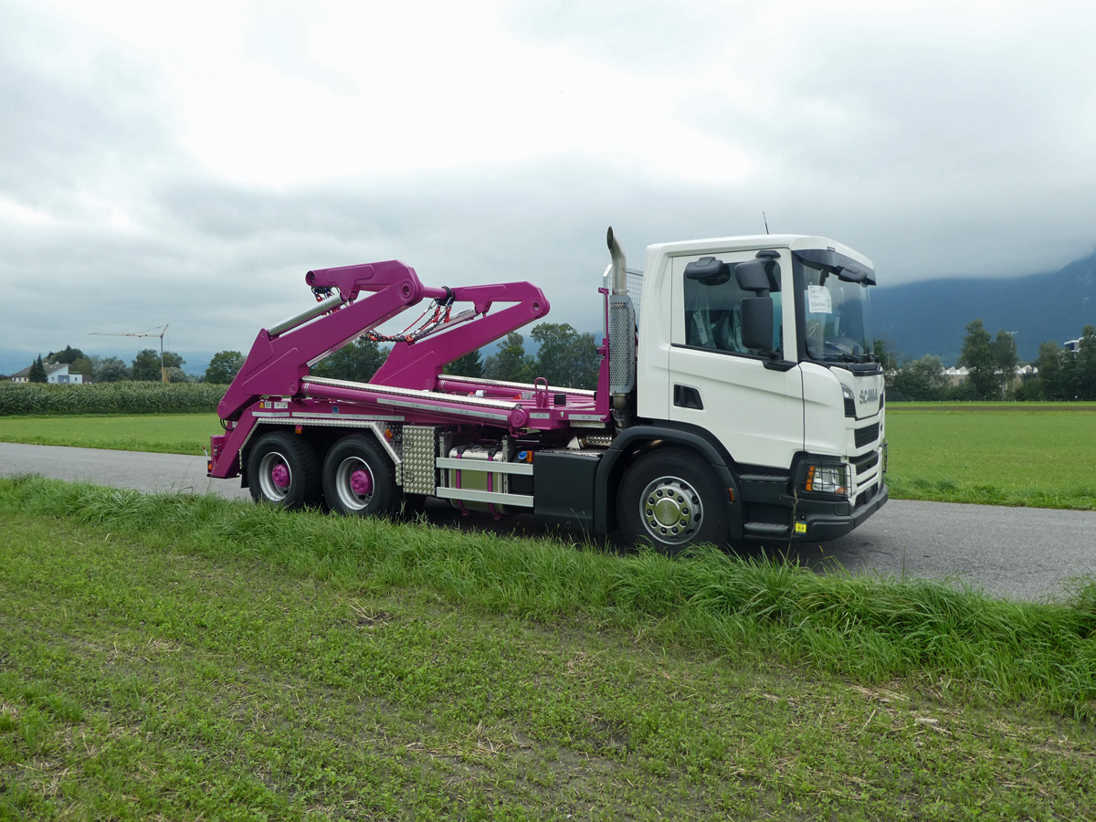 Knickarm-Absetzkipper GIGANT 32K Comfort - Scania