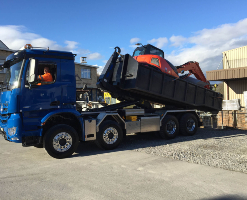 Abrollkipper SAURIER 26TR70 Avanti, Glauser Tiefbau AG Welaki: Realisierter Abrollkipper SAURIER 26TR70 Avanti der Glauser Tiefbau AG