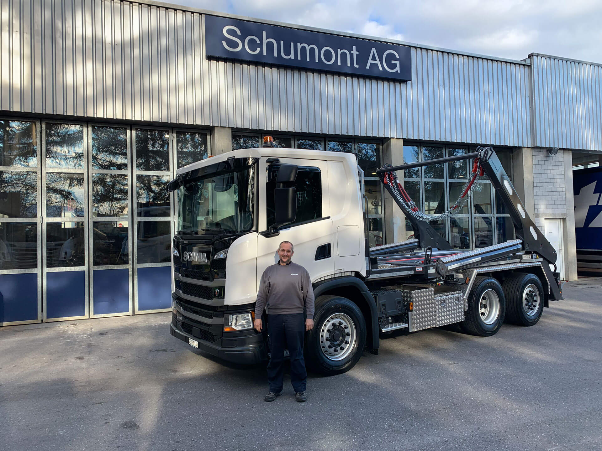 Welaki: Realisierter Absetzkipper Gigant 26T der Schumont AG